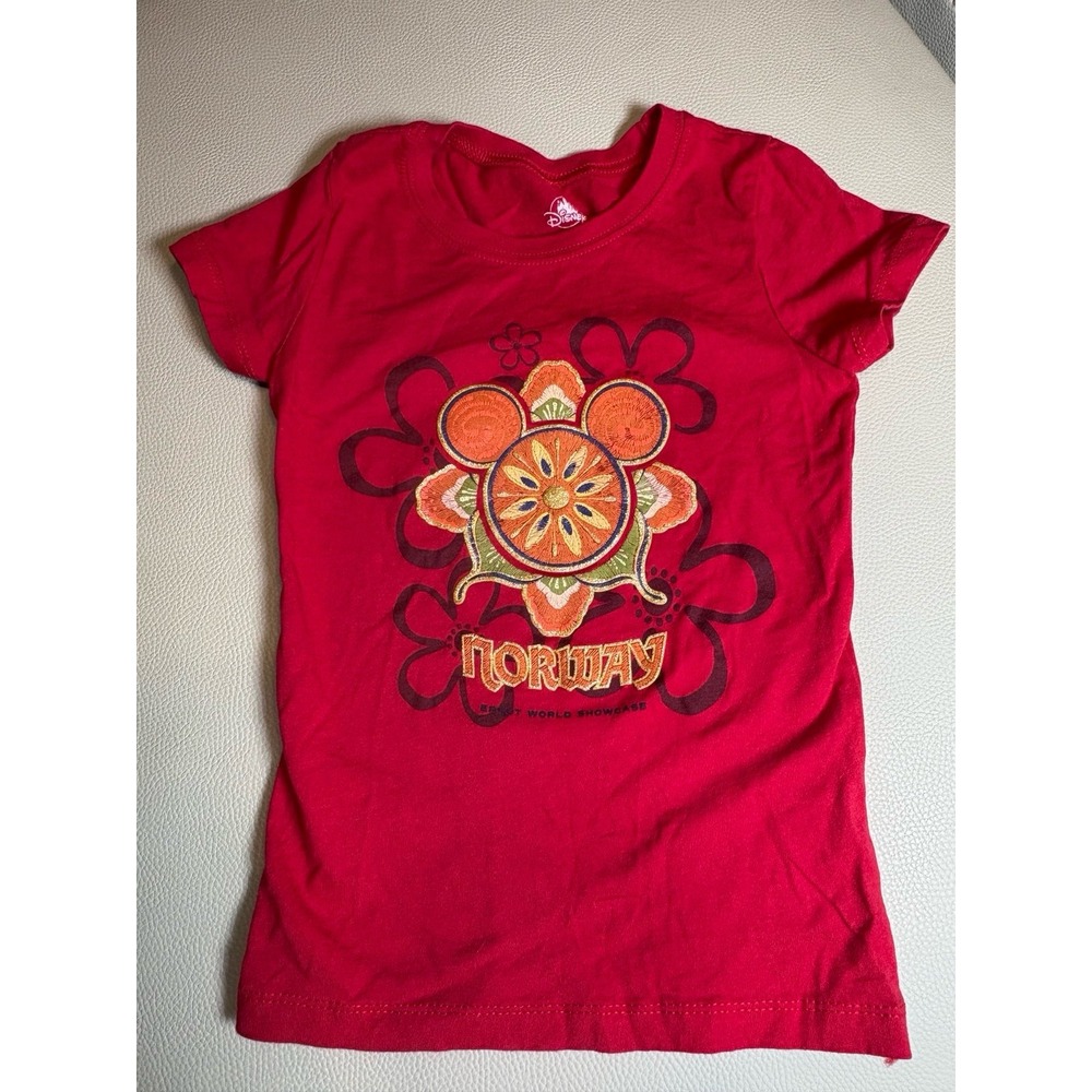 Girls size small Disney Norway Epcot World Showcase T-Shirt. Detail is beautiful